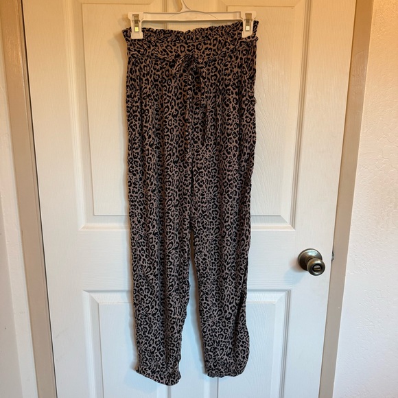 American Eagle Women’s Leopard Print High Waisted Soft Paper Bag Pants Size S - Picture 2 of 7